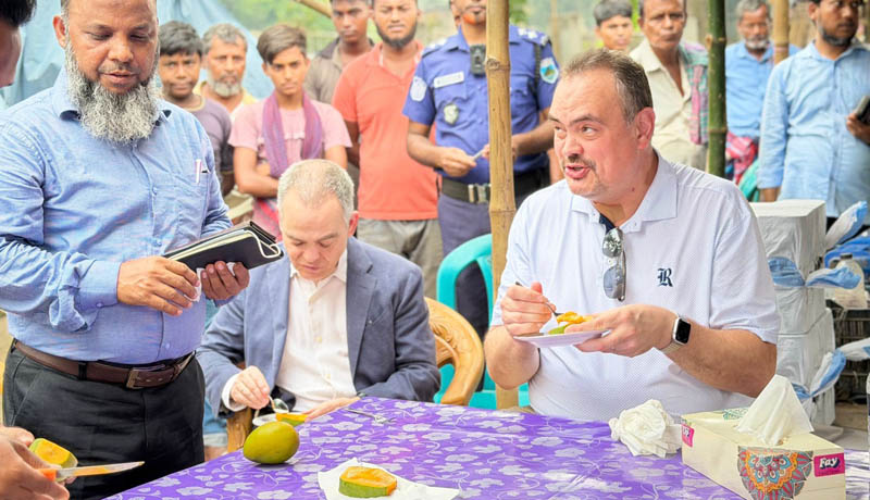 রাজশাহীর আমের স্বাদ নিয়ে যা বললেন মার্কিন রাষ্ট্রদূত