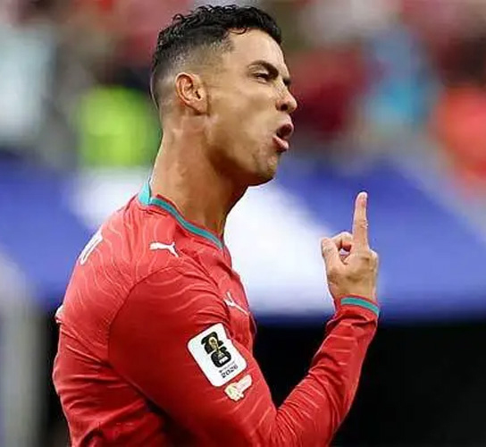 ইতিহাস গড়ে গিনেস বুকে রোনালদো