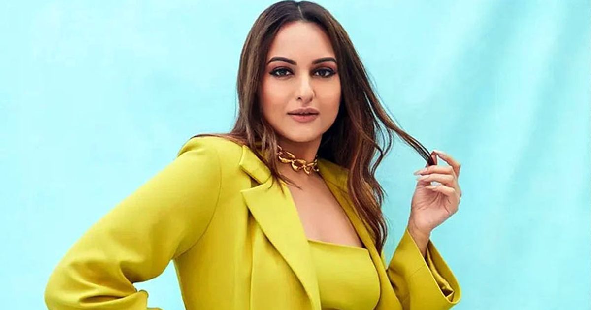 নিজেকে সুখী ঘোষণা করলেন সোনাক্ষী সিনহা