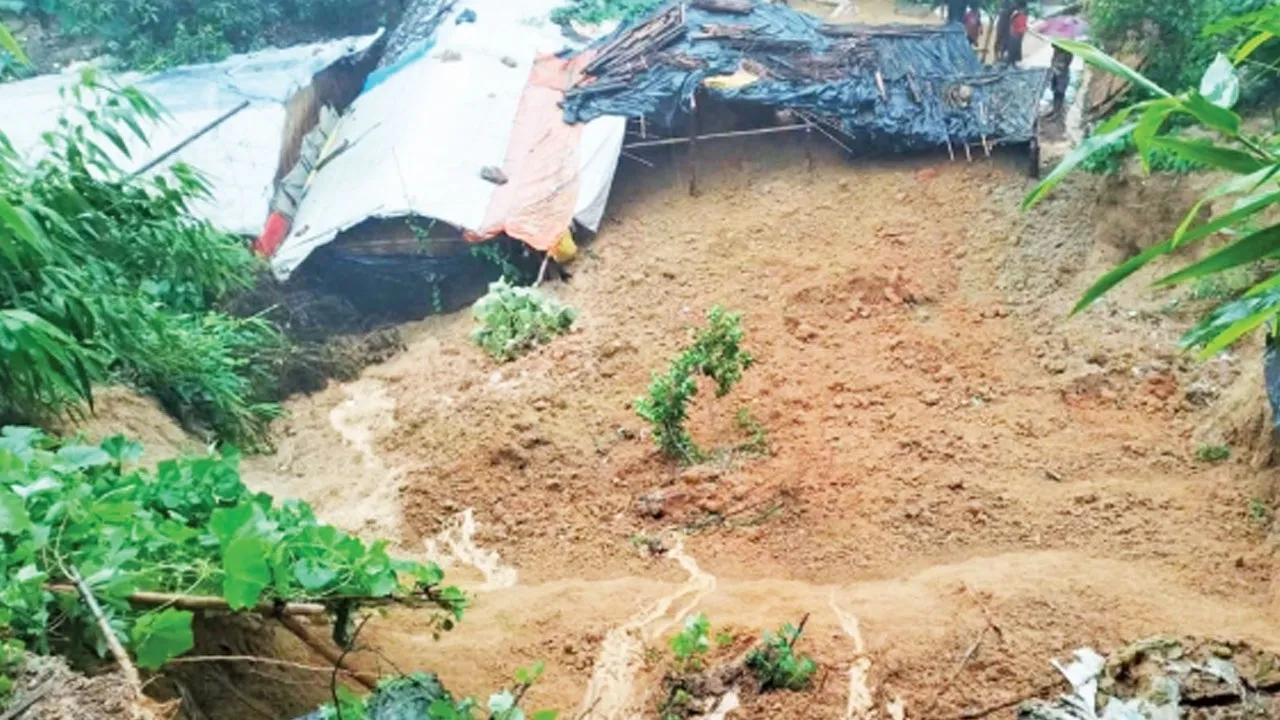 কক্সবাজারে পাহাড়ধসে নিহত বেড়ে ১১