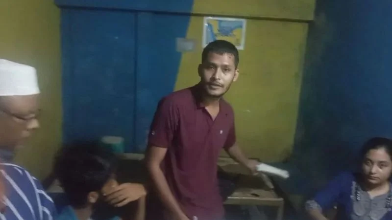 চায়ের দোকানে বসে এইচএসসির খাতা দেখছিলেন পরীক্ষক, জব্দ ৪০০ উত্তরপত্র