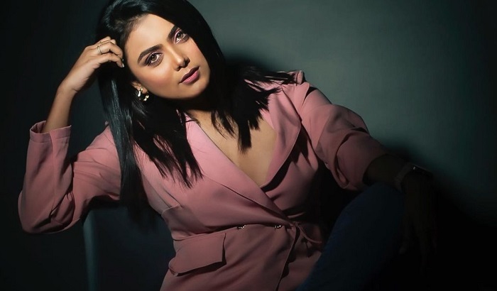 সহশিল্পী বদলে নতুন মিশনে ইধিকা পাল