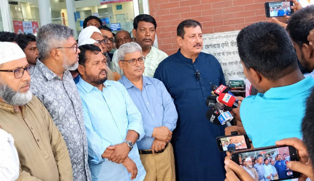 রাজশাহী রেল স্টেশনে হামলাকারীরা রাষ্ট্রের শত্রু : ভূমিমন্ত্রী