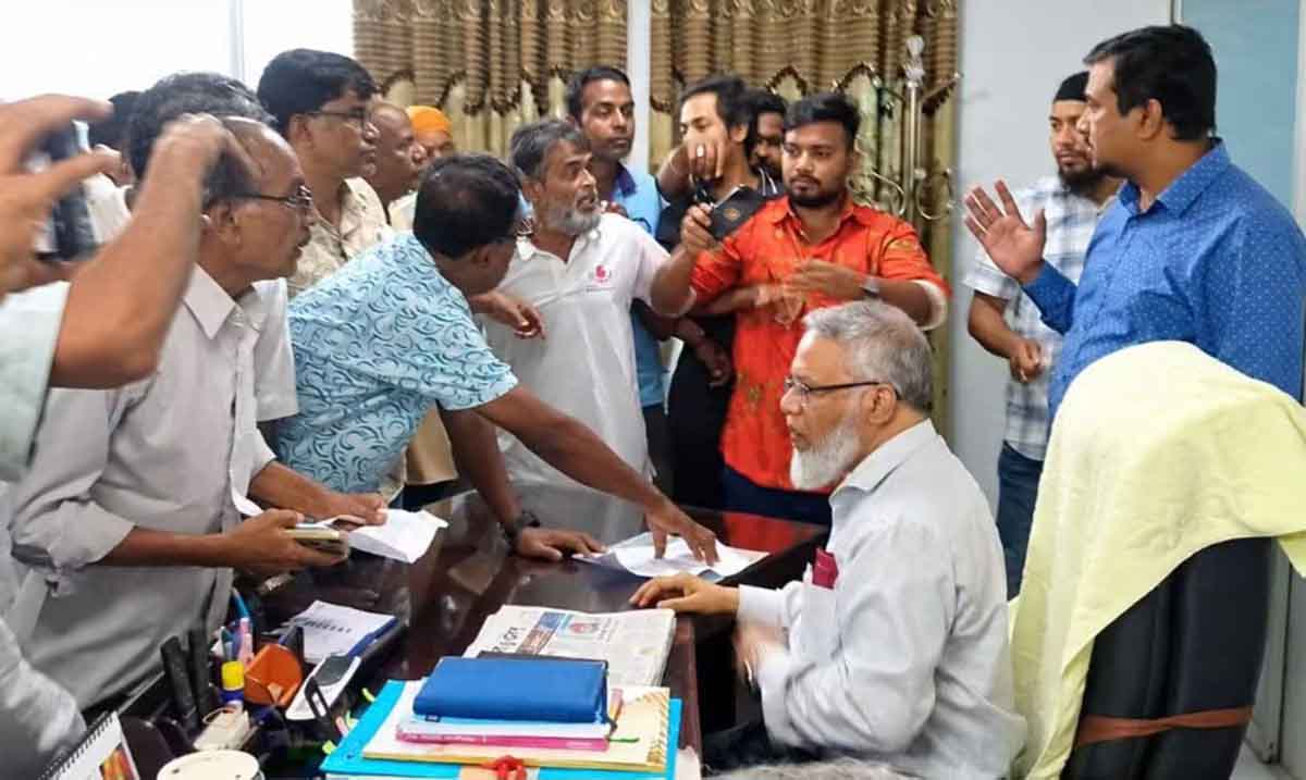 রামেবি ভিসিকে অবরুদ্ধ করে পদত্যাগে বাধ্য করার অভিযোগ!