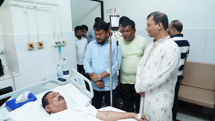 রক্তশূন্যতা নিয়ে রামেক হাসপাতালে ভর্তি ভূমিমন্ত্রী