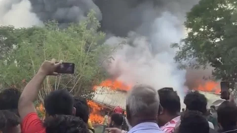 গাজীপুরে গার্মেন্টসের গোডাউনে আগুন, নিয়ন্ত্রণে ১০ ইউনিট