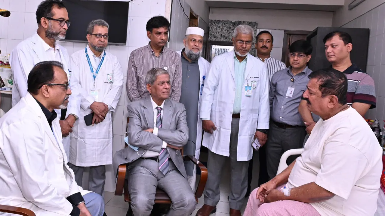 চিকিৎসাধীন ভূমিমন্ত্রীকে দেখতে গেলেন রাষ্ট্রপতি