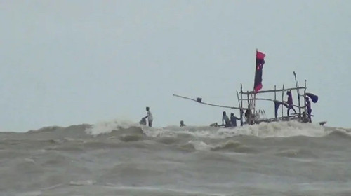 বঙ্গোপসাগরে ট্রলারডুবি, ৫ জেলের মরদেহ উদ্ধার