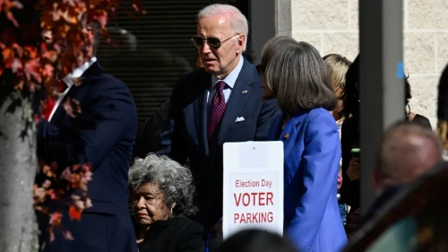 লাইনে দাঁড়িয়ে ভোট দিলেন বাইডেন