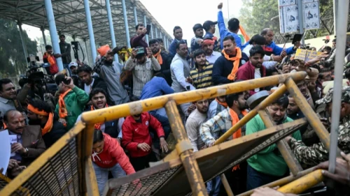 দিল্লিতে বাংলাদেশ হাইকমিশনের সামনে বিক্ষোভ, সংঘর্ষ