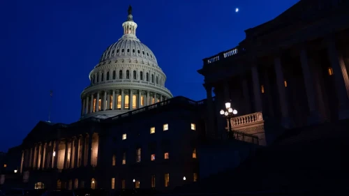 শেষ মুহূর্তের অর্থায়ন সত্ত্বেও শাটডাউনে মার্কিন সরকার