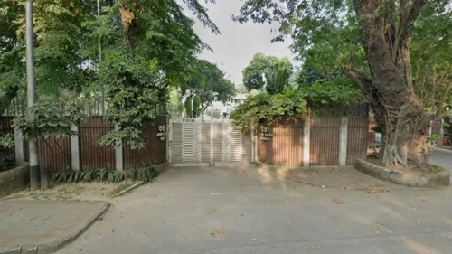 অর্ধেকের বেশি উপদেষ্টা এখনো সরকারি বাসায়