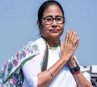নজিরবিহীন সাংবিধানিক সংকটে পশ্চিমবঙ্গ, কী করবেন মমতা?