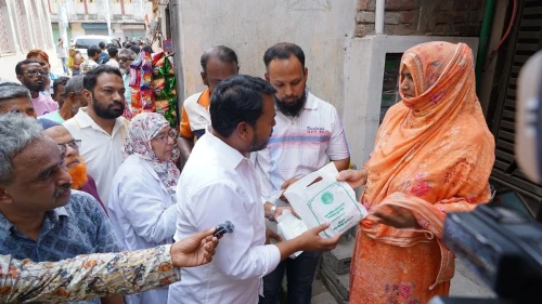 কোরবানির মাংস সংরক্ষণে পরিবেশবান্ধব ব্যাগ দিচ্ছে রাসিক