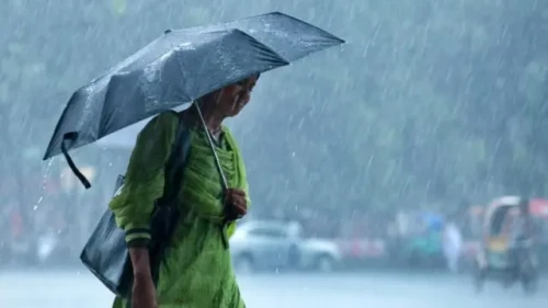 সারাদেশে বজ্রসহ বৃষ্টির সম্ভাবনা, কমতে পারে গরম