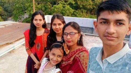 মা ও ৩ মেয়েকে হত্যায় এখনও হয়নি মামলা, ভেঙে পড়েছেন বেঁচে থাকা সন্তান