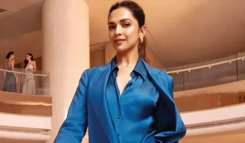 বেবি বাম্পে নজর কাড়লেন দীপিকা