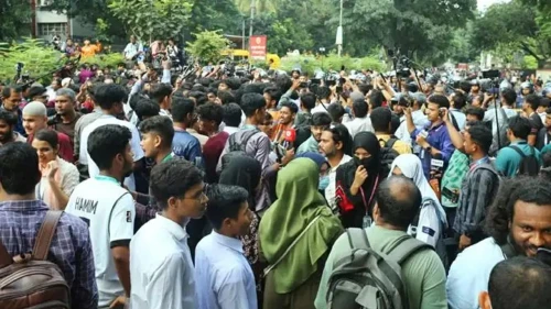 মন্ত্রীর পদত্যাগের দাবি বাদ দিয়ে ৬ প্রস্তাব শিক্ষার্থীদের