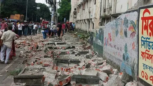 রাজধানীতে টিসিবির পণ্য কেনার সময় দেয়াল ধস, নিহত ২