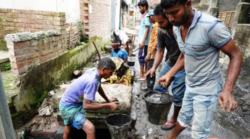 নগরীর বিভিন্ন এলাকায় রাস্তা ও ড্রেন পরিষ্কার-পরিচ্ছন্নতা কার্যক্রম অব্যাহত