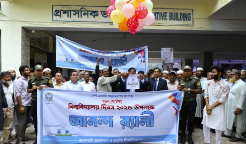 যৌথভাবে সমাজকে এগিয়ে নেয়ার  শিক্ষাও দেয় বিশ্ববিদ্যালয়
