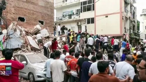 দিল্লিতে বহুতল ভবন ধস, ভেতর থেকে বাঁচার আকুতি