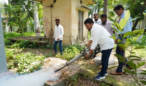 ডেঙ্গু প্রতিরোধে রাসিকের ফগার স্প্রে ও বিশেষ পরিচ্ছন্নতা কার্যক্রমের উদ্বোধন