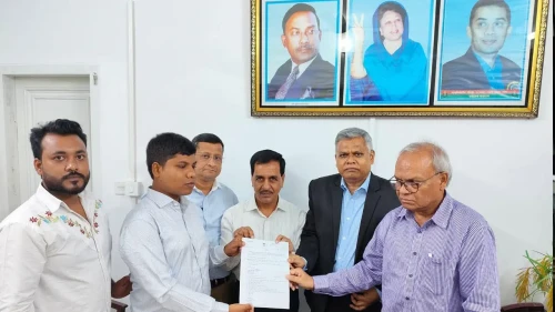 প্রধানমন্ত্রীর উদ্যোগে চাকরি পেলেন আজন্ম দৃষ্টিহীন রাবি শিক্ষার্থী