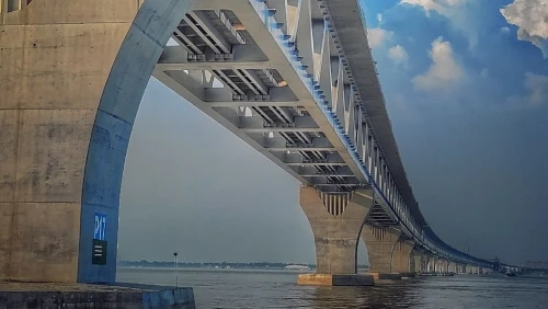 পদ্মা সেতু ঝুঁকির মুখে ফেলে ৬ কোটি ঘনফুট বালু তোলার চেষ্টা