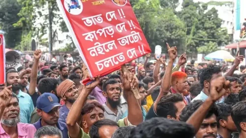 রাজধানীতে অটোরিকশা চালকদের সড়ক অবরোধ, আল্টিমেটাম