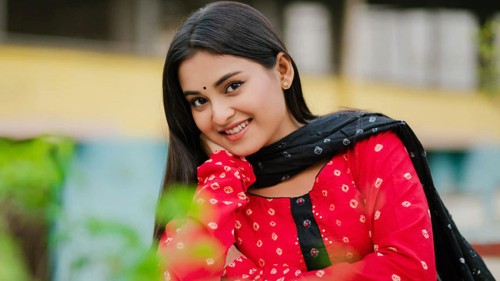 মেঘের মতো উড়তে চান তটিনী