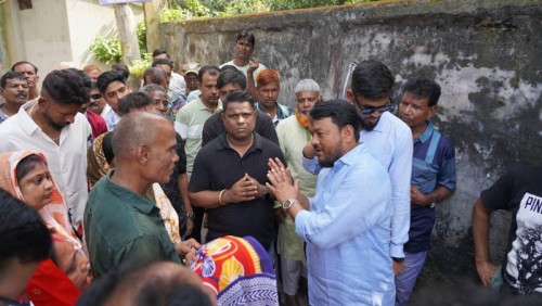 হরিজন পল্লী এলাকা পরিদর্শন করলেন রাসিক প্রশাসক